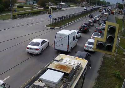 Из-за аварии на Московском шоссе собралась огромная пробка - ya62.ru