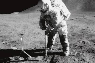 Будущие астронавты смогут получать воду и кислород из лунной почвы - techno.bigmir.net - Италия