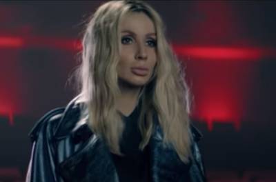 Светлана Лобода - Светлана Лобода прижалась к молодому красавцу и отдалась страсти прямо на сцене, фанаты онемели - "Вот это кадр!" - ukrainianwall.com - Украина