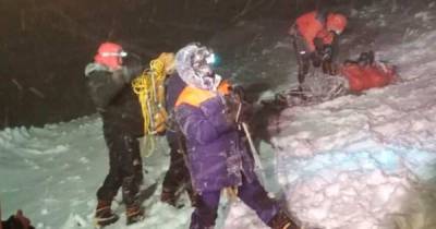Тела трех погибших альпинистов остаются на склоне Эльбруса - ren.tv