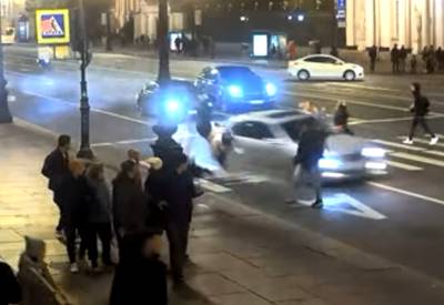 Питер Онлайн - Момент жуткой аварии в Петербурге, где сбили двух девушек, попал на видео - ivbg.ru - Украина - Санкт-Петербург - Петербург