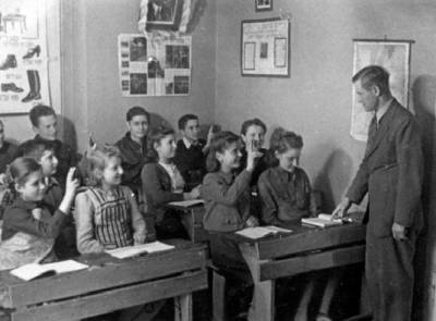 Зачем в СССР в 1940 году ввели плату за обучение в школе - russian7.ru