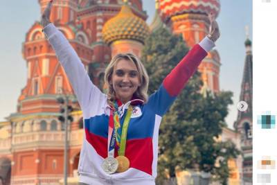 Елена Веснина - Baza: воры вернули медали олимпийской чемпионке Весниной и извинились - mk.ru - Токио