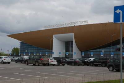 Российский аэропорт оцепили из-за подозрительного устройства - lenta.ru - Москва - Россия - Пермь