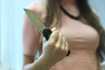 Скандал супругов из Смоленска закончился ножевым ранением - rabochy-put.ru - Россия - Смоленск