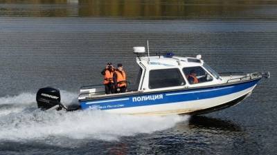 Привязанное скотчем к тачке сгнившее тело в мешках нашли в озере в Ленобласти - 5-tv.ru - Ленинградская обл.