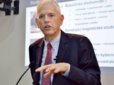 Стивен Пайфер - Экс-посол США Пайфер назвал главные вызовы, стоящие перед Украиной - gordonua.com - Москва - Россия - США - Украина - Крым