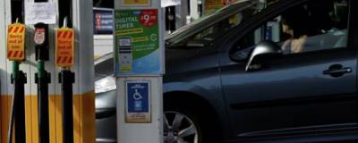 Грант Шэппс - Британская EG Group вводит лимит на продажу бензина в 30 фунтов на человека из-за ажиотажа. - runews24.ru - Англия - Twitter