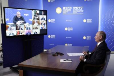 Владимир Путин - Путин призвал свести уровень бедности в стране до минимума. - aif.ru - Россия