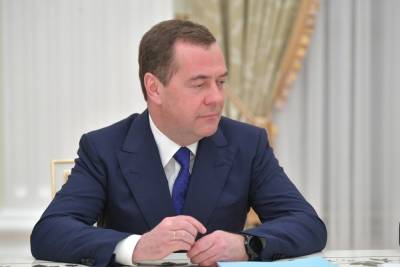 Владимир Путин - Дмитрий Медведев - Медведев назвал электронное голосование требованием времени - mk.ru - Россия