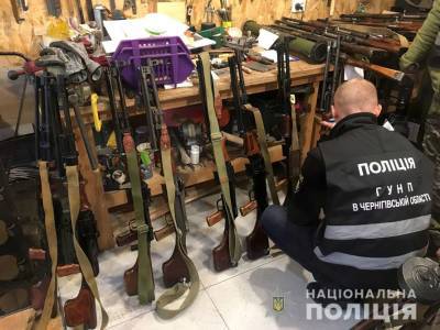 В Чернигове изъят крупный комплект нарезного оружия, мин и гранат (ФОТО) - lenta.ua - Украина
