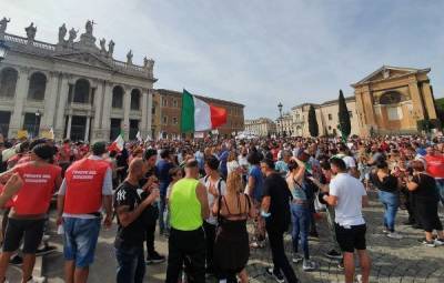 Жители Рима вышли на акцию против электронных COVID-сертификатов - govoritmoskva.ru - Италия - Рима