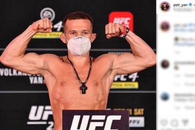 Петр Ян - Бой за титул чемпиона UFC между Яном и Стерлингом отменили - mk.ru - Россия - Абу-Даби