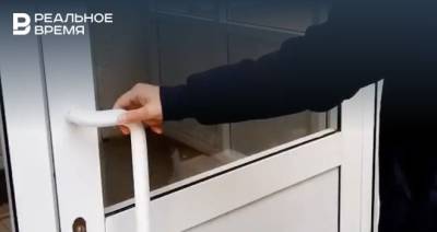 Жители Казани сняли на видео отсутствие охраны в одной из гимназий города - realnoevremya.ru - респ. Татарстан - Казань