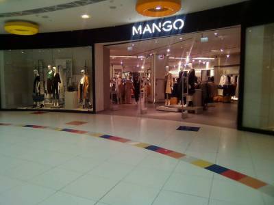 Сеть Mango с 12 магазинами в Петербурге и Ленобласти показала в рекламе геев и лесбиянок - abnews.ru - Россия - Ленинградская обл. - Санкт-Петербург - Испания