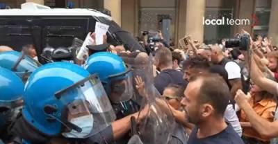 Во Франции - Во Франции и Италии против «ковид-паспортов» вышли свыше 100 тысяч человек - eadaily.com - Италия - Франция - Париж