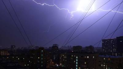 Самолет экстренно сел в Краснодаре после удара молнии - iz.ru - Сочи - Краснодар - Израиль - Екатеринбург - Куба