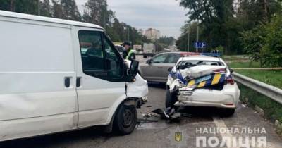 В Киеве пьяный водитель буса протаранил полицейских, пока те составляли протокол (ФОТО) - dsnews.ua - Украина - Киев - район Святошинский