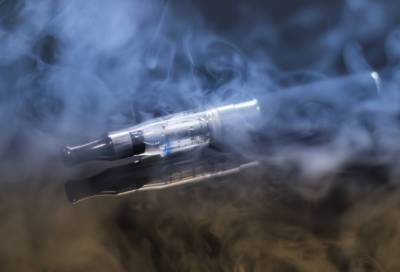 В Сосновом Бору двое мужчин отняли смартфон и электронную сигарету у 18-летних юношей в парке - online47.ru
