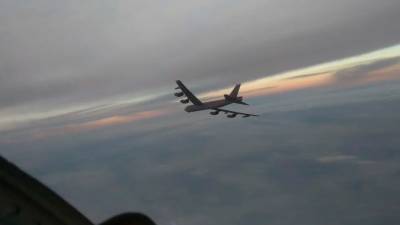 Бомбардировщик B-52H у границ России над Тихим океаном - anna-news.info - Россия - США