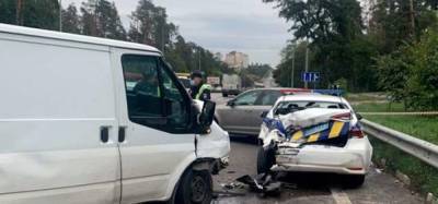 В Киеве пьяный водитель протаранил полицейский автомобиль - lenta.ua - Украина - Киев