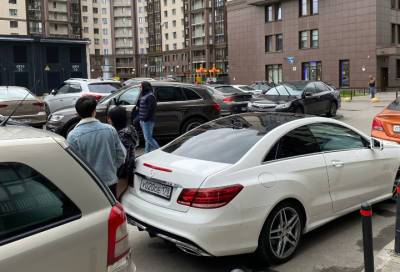 Петербургские супруги устроили 2 ДТП в 20 метрах друг от друга - online47.ru - Санкт-Петербург