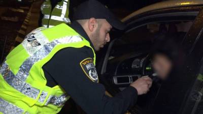 В Ход ха-Шароне поймали пьяного водителя, который вез жену с маленькими детьми - vesty.co.il - Израиль