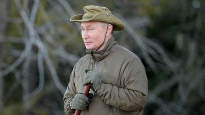 Владимир Путин - Дмитрий Песков - Владимир Соловьев - Песков рассказал, кто обеспечивал безопасность Путина на отдыхе в тайге - 5-tv.ru - Россия - Сибирь