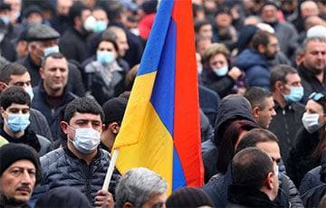 Роберт Кочарян - В Ереване оппозиция провела факельное шествие - charter97.org - Армения - Белоруссия - Азербайджан - Ереван - Баку