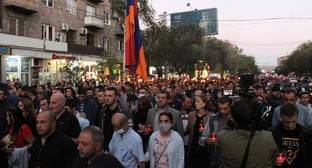 Никол Пашинян - Жители Еревана почтили память жертв войны в Нагорном Карабахе факельным шествием - kavkaz-uzel.eu - Армения - Ереван