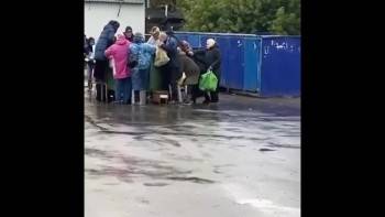 Битва пенсионеров за "просрочку" в мусорном баке попала на видео - vologda-poisk.ru - Новосибирск