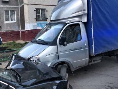 Пьяный водитель черного "бумера" стал виновником ДТП в Липецке - lipetskmedia.ru - Липецк