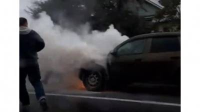 На улице Карпинского в Пензе загорелся Renault - penzainform.ru - Россия - Пенза
