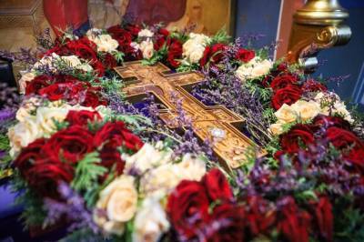 Сегодня верующие УПЦ празднуют Воздвижение Креста Господнего - ukrainianwall.com - Украина - Иерусалим - Святая Елена