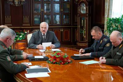 Александр Лукашенко - Лукашенко рассказал о специальных лагерях для «работы по Белоруссии» на Украине - lenta.ru - Украина - Белоруссия - Польша - Литва