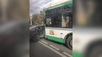 В Воронеже произошло очередное ДТП с маршруткой: на месте работают спасатели - vestivrn.ru - Воронеж