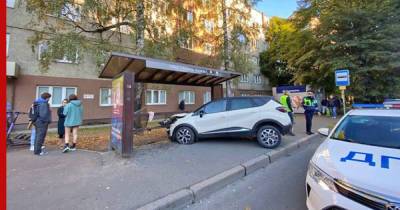 Под Калининградом машина протаранила остановку с людьми - profile.ru - Калининград - Калининградская обл.