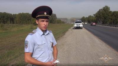 Сотрудник ППС Иван Тузиков спас новосибирца из горящего автомобиля - runews24.ru - Новосибирская обл.