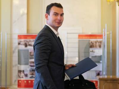 Дмитрий Разумков - Ярослав Железняк - Нардеп Железняк заявил, что власть пытается задним числом исправить текст законопроекта об олигархах и стенограмму заседания - gordonua.com - Украина - Нью-Йорк