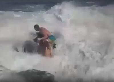 Жена засняла на видео смерть мужа, который спасал девушку в штормовом море - province.ru - Финляндия