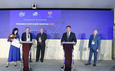 Валерий Фальков - Глава Минобрнауки вручил награду «Ректор года» – Учительская газета - ug.ru - Россия