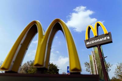 McDonald’s уличили в продаже воды из-под крана - lenta.ru - Франция