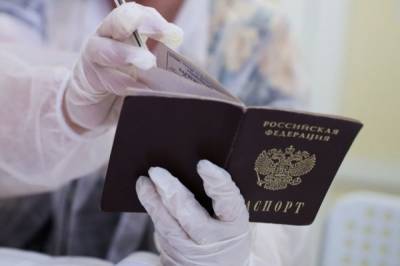 Владимир Путин - Путин дал гражданство немецкому режиссеру Фраю и ветерану Марии Кадар - aif.ru - Россия - Сочи - Германия