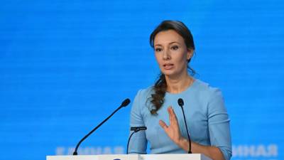 Владимир Путин - Анна Кузнецова - Кузнецова приняла предложение Путина возглавить направление по защите семьи в Госдуме - russian.rt.com - Россия