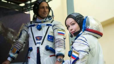 Юлий Пересильд - Клим Шипенко - Съемочная группа фильма «Вызов» заканчивает тренировки перед вылетом в космос - inforeactor.ru