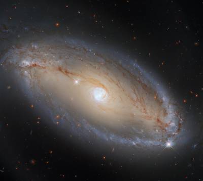Hubble сфотографировал гигантское "глаз" в созвездии Весы: яркий кадр - narodna-pravda.ua - Украина - Англия