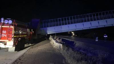 Два человека погибли при обрушении надземного пешеходного перехода в Пермском крае - vm.ru - Екатеринбург - Пермь - Пермский край
