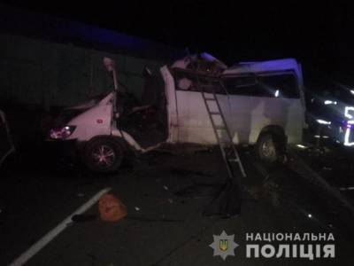 На Николаевщине микроавтобус столкнулся с грузовиком, погибли 4 человека - for-ua.com - Украина - Николаевская обл.