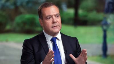Дмитрий Медведев - Медведев прокомментировал сокращение числа партий в России - russian.rt.com - Россия