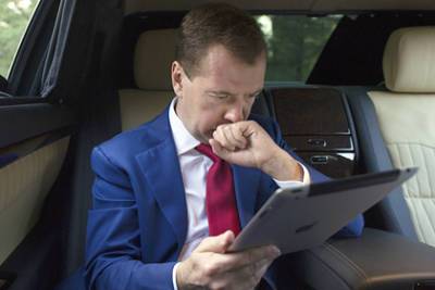 Дмитрий Медведев - Медведев оценил возможность запрета в России зарубежных соцсетей - lenta.ru - Россия